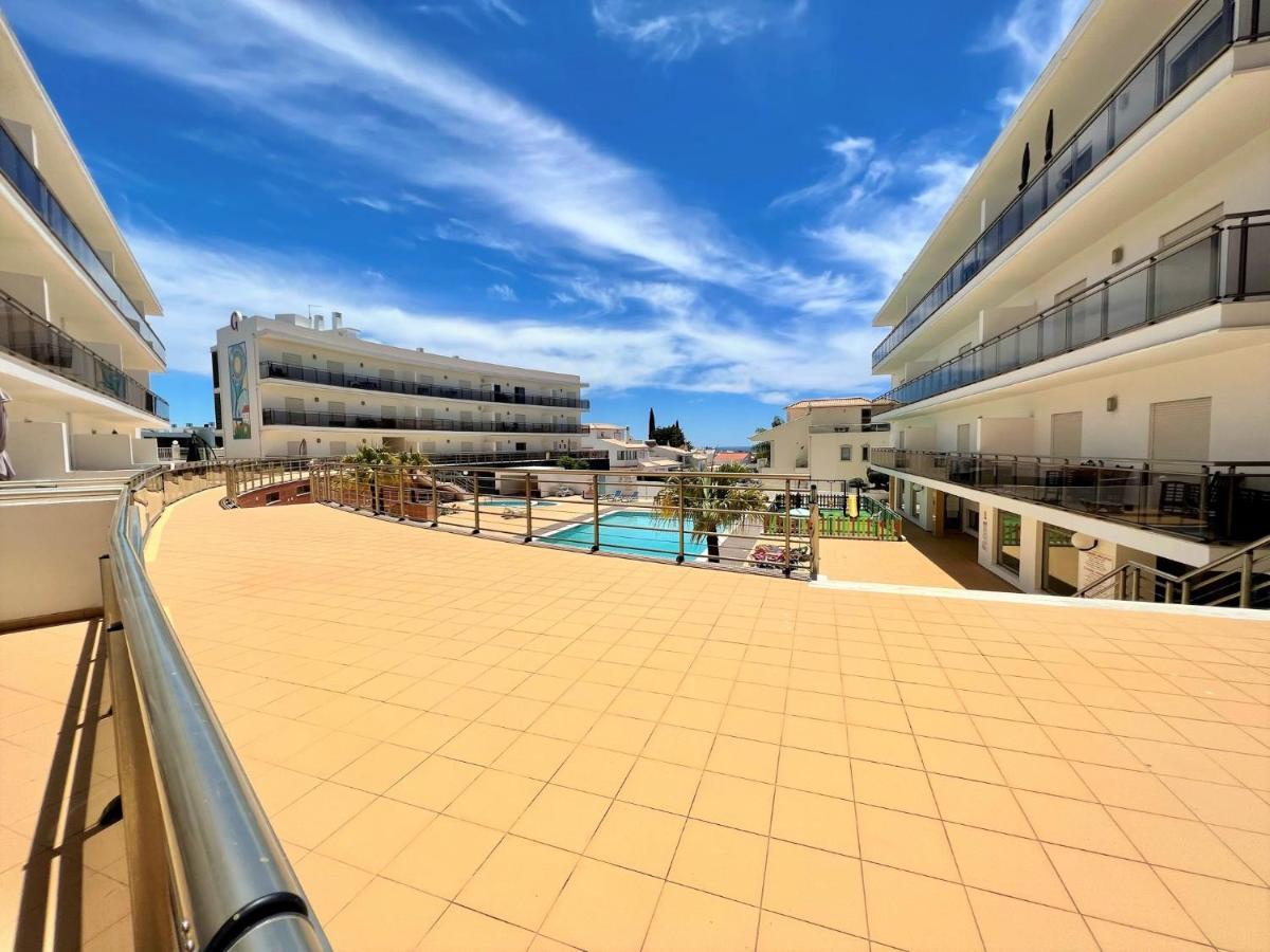 Terrace With Pool By Homing Albufeira