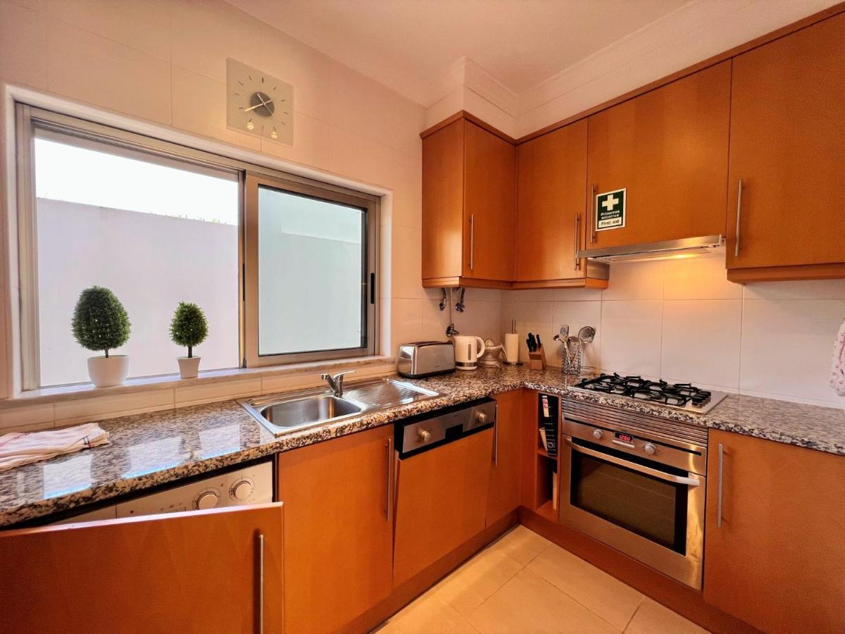 Terrace With Pool By Homing Appartement Albufeira